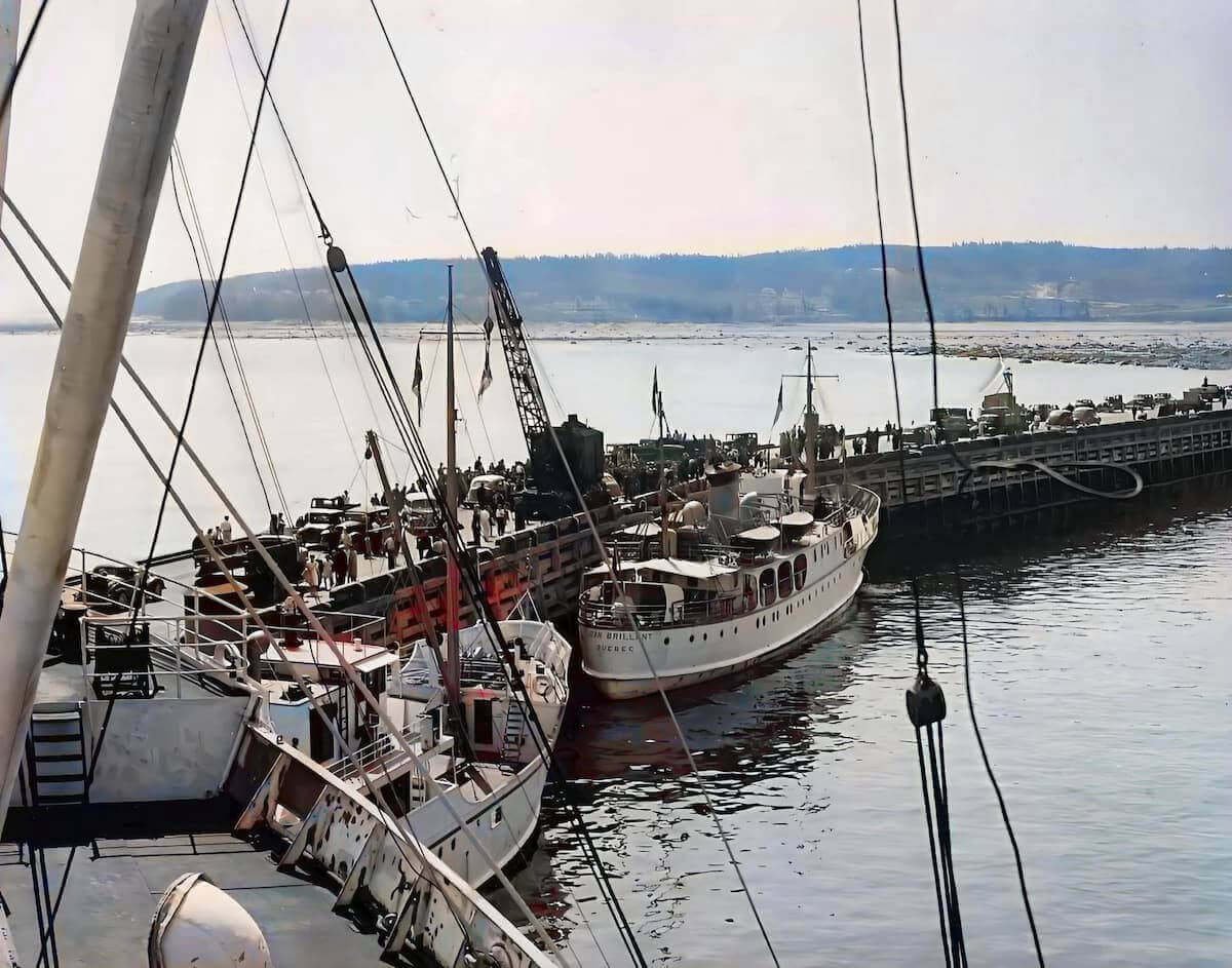 Débarquement à Baie-Comeau, au début de la ville